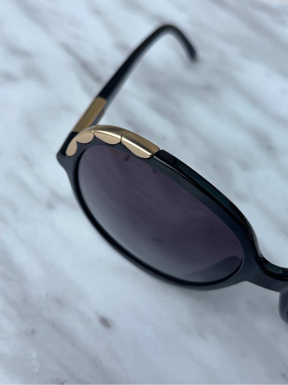 Chloé Erine - Oversized Sunglasses with Gold Accents - Picture 6 of 13